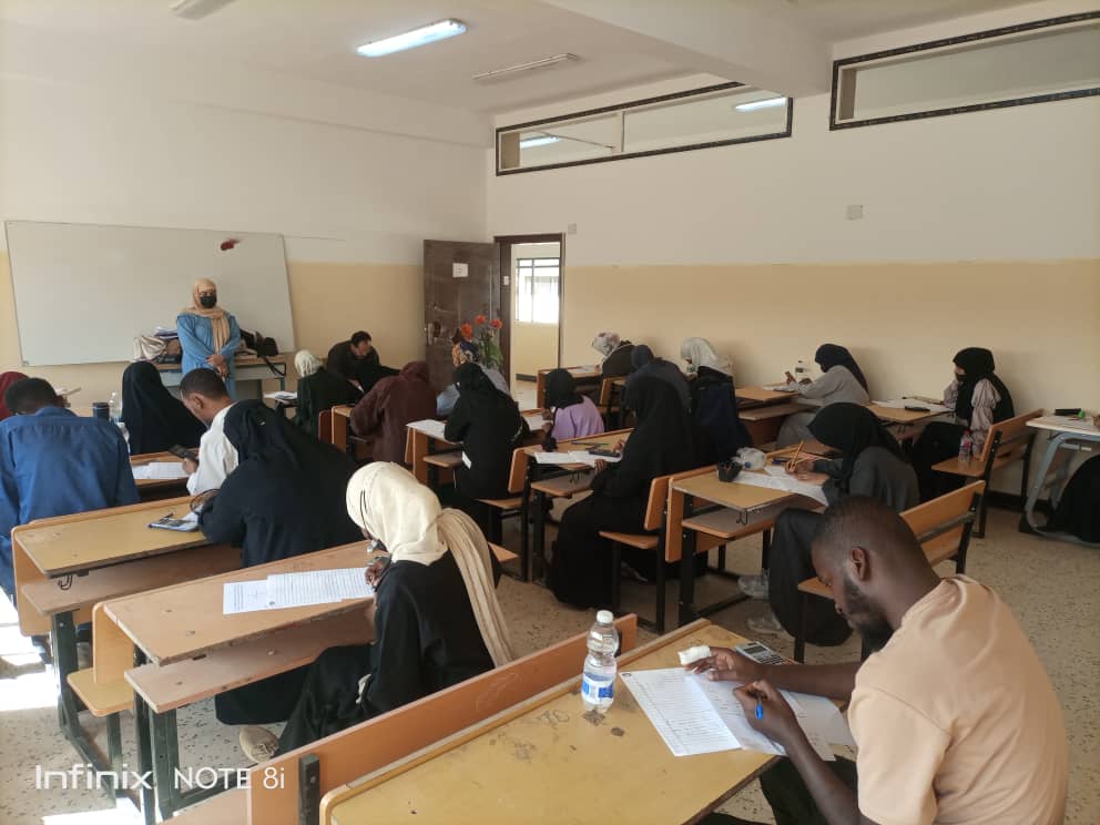 متابعة سير الامتحانات النهائية بكلية العلوم للفصل الدراسي ربيع 2025.