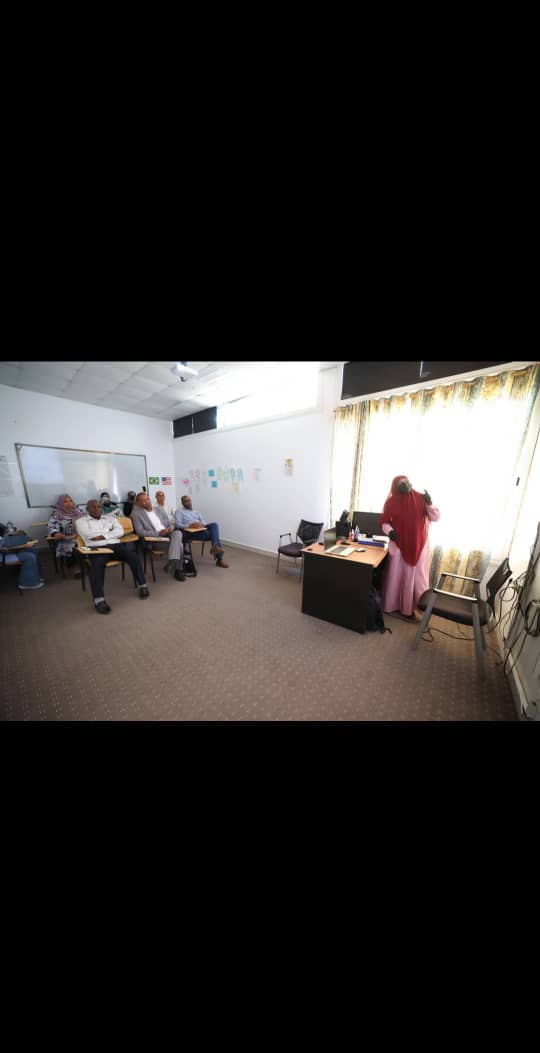 مناقشة رسالة ماجستير بقسم الكيمياء.