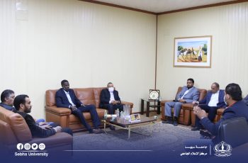 وفد مركز المعلومات والتوثيق بوزارة التعليم العالي والبحث العلمي يزور جامعة سبها