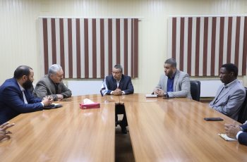 رئيس الجامعة يجتمع مع رئيس برنامج التميز العلمي التابع للهيئة الوطنية للبحث العلمي.