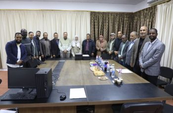 قسم الجودة وتقييم الأداء بكلية الهندسة يسلم مستندات الكلية إلى مكتب ضمان الجودة وتقييم الأداء بجامعة سبها 