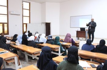 كلية التمريض تنظم ورشة توعوية تثقيفية بمناسبة اليوم العلمي بشأن فيروس نقص المناعة المكتسب (الإيدز).