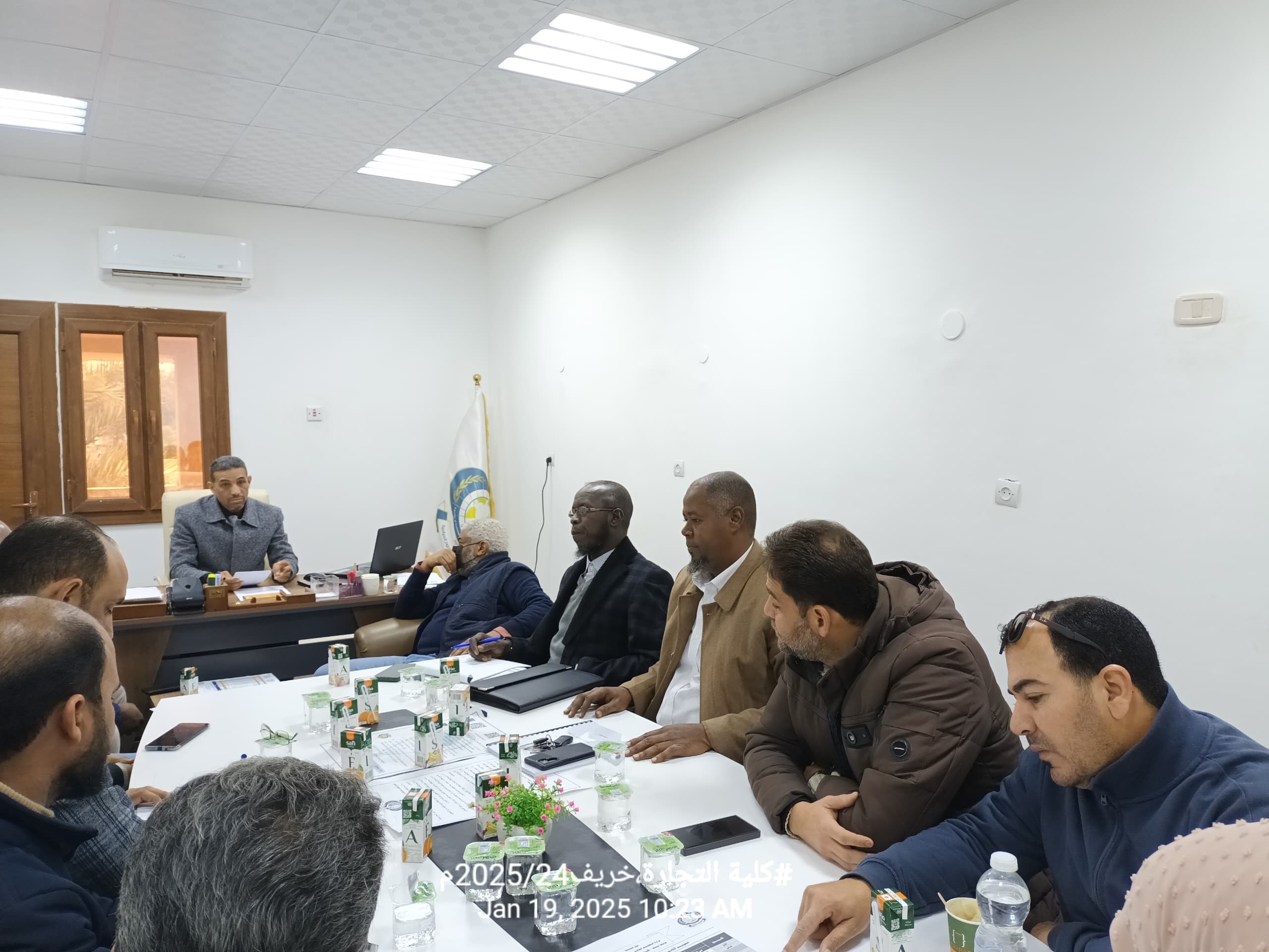 مجلس كلية التجارة يعقد اجتماعه الأول للعام الجاري (2025م).