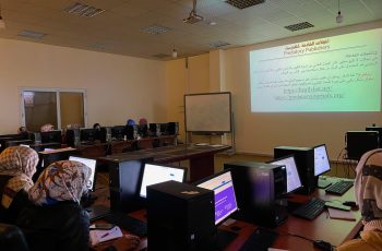 في اطار تنفيذ للخطة التدريبية لعام 2025 لطلبة الدراسات العليا قام مركز التدريب والتطوير بتنفيذ ورشة عمل بعنوان : مقاييس تأثير البحوث والمجلات العلمية