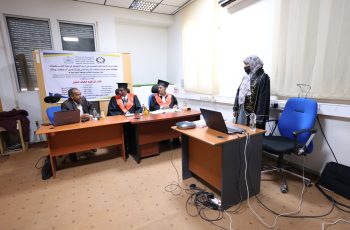 مناقشة رسالة ماجستير مبتكرة في قسم الحاسب الآلي.