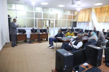 مركز التدريب والتطوير ينفذ ورشة عمل تدريبية بعنوان (حقوق وواجبات الموظف في القانون رقم [12] لسنة [2010].