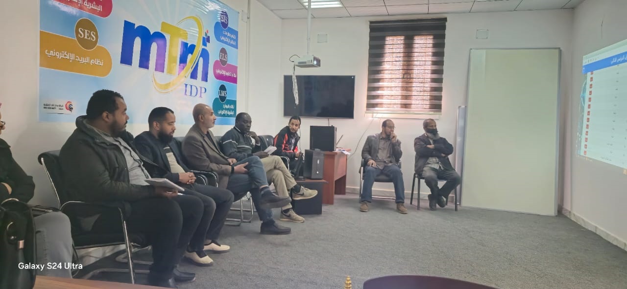 مركز التطوير المعلوماتي ينظم ورشة عمل في استخدام الجدول الدراسي الذكي بكلية الهندسة.