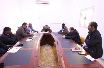 مركز خدمة وتنمية المجتمع والبيئة يعقد اجتماعه الدوري الثالث للعام الجاري (2025م).