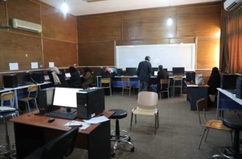 في إطار تنفيذ للخطة التدريبية لعام 2025 لطلبة الدراسات العليا والباحثين بالجامعة، والتي تهدف الى تنمية المهارات البحثية، افتتحت صباح الاثنين الموافق 10 /2 / 2025 فعاليات الدورة التدريبية بعنوان: استخدام برنامج الماثلات MATLAB