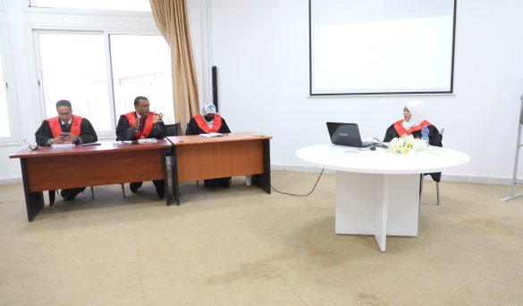 مناقشة رسالة درجة الإجازة العالية - الماجستير - في قسم اللغة الإنجليزية.