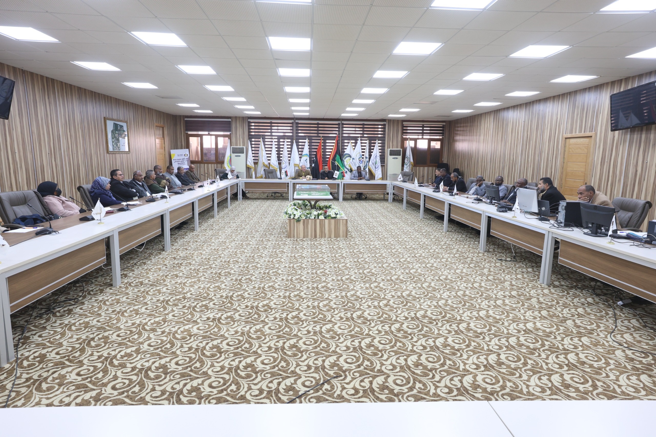 لجنة الدراسات العليا بالجامعة تعقد اجتماعها الاعتيادي للعام الجاري (2025م).