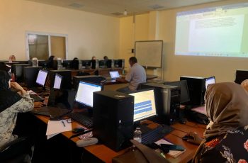 مركز التدريب والتطوير بالجامعة ينفذ دورة تدريبية.