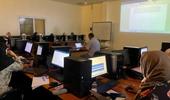 مركز التدريب والتطوير بالجامعة ينفذ دورة تدريبية.