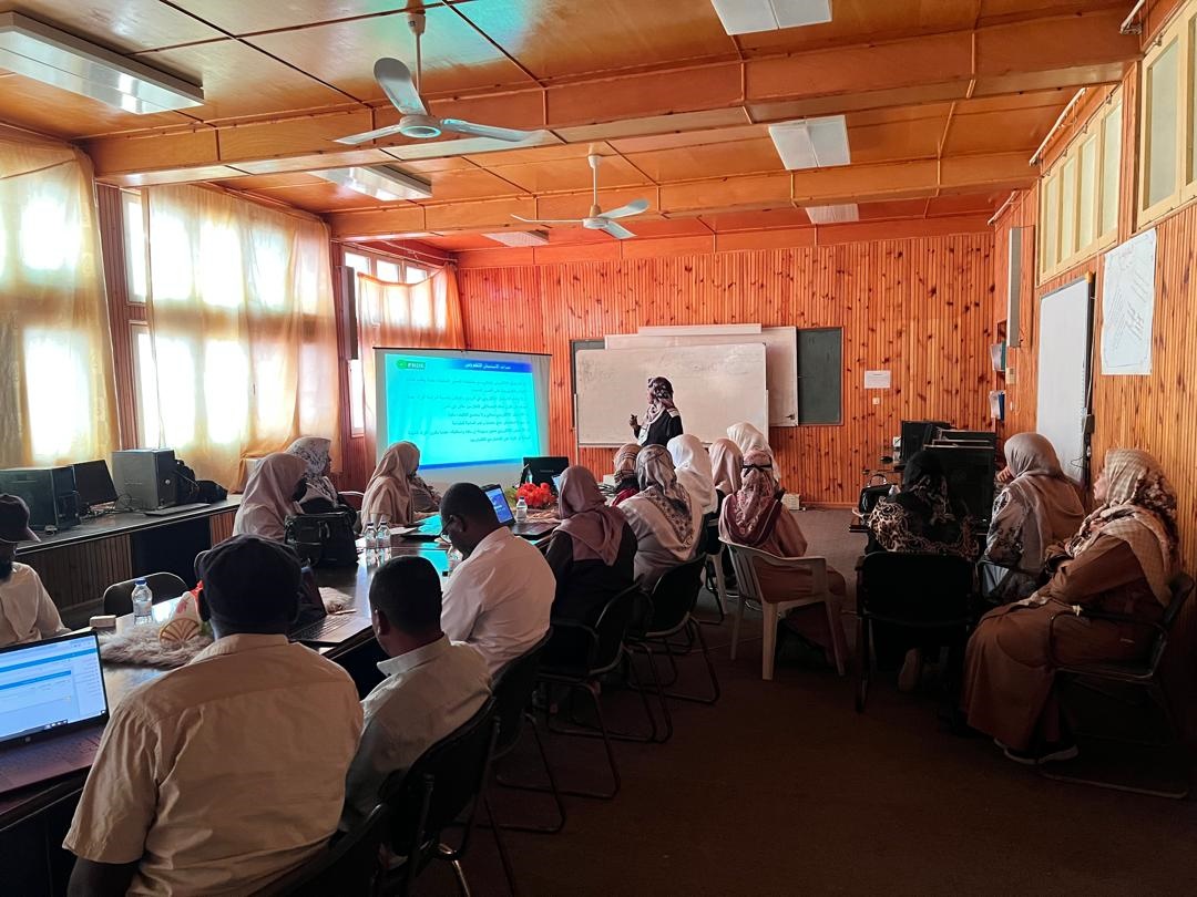 مركز التدريب والتطوير بالجامعة ينفذ ورشة تدريبية في كلية التربية غات بعنوان : مهارات تصميم الاستبيان الإلكتروني وتحليل النتائج.