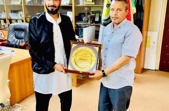 جامعة سبها - مجلس أعيان قبائل الزنتان يهدي السيد المحترم رئيس الجامعة درعا تكريميا تقديراً لجهوده المبذولة .