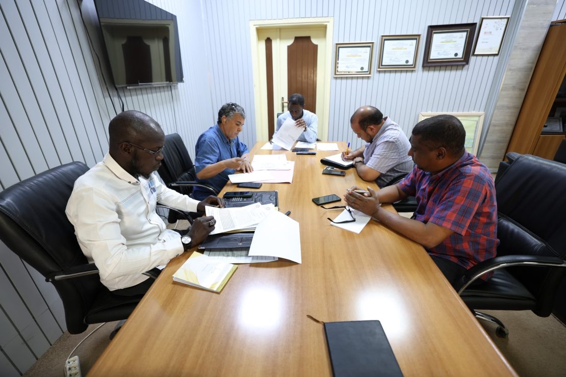 لجنة إدارة خدمة وتنمية المجتمع والبيئة بالجامعة تعقد اجتماعها الاعتيادي للعام الجاري (2025م).