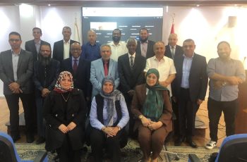 رئيس لجنة ميثاق أخلاقيات البحث العلمي بالجامعة رفقة عضو اللجنة يشاركان معا في ورشة عمل بشأن أخلاقيات البحث العلمي بجامعة بنغازي.