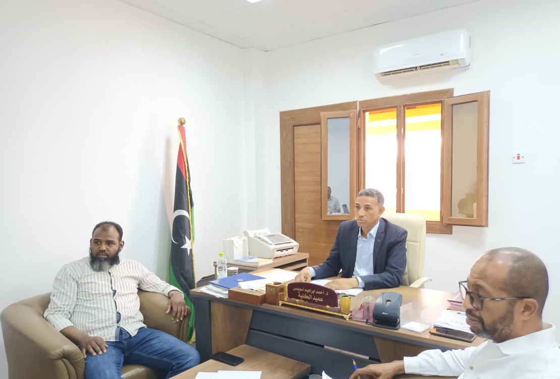 مجلس كلية التجارة والعلوم السياسية يعقد اجتماعه الاعتيادي الرابع للعام الجاري (2025م).