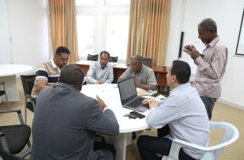 مركز البحوث والاستشارات العلمية يختتم ورشتي عمل لتطوير مقررات البحث العلمي.