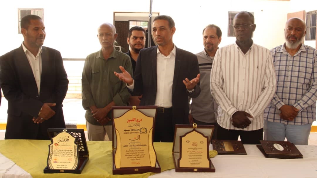 كلية التجارة والعلوم السياسية تستقبل مدرسة طلائع فزان للتعليم المتوسط بمنطقة الغريفة.