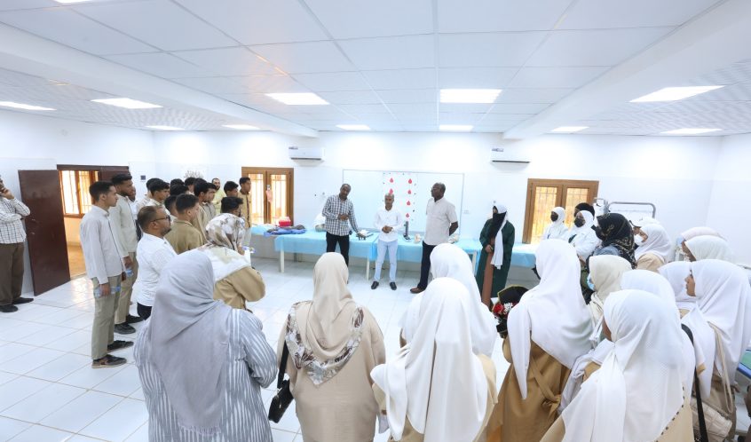 زيارة مدرسة تمنهنت للتعليم الثانوي إلى كلية التمريض.