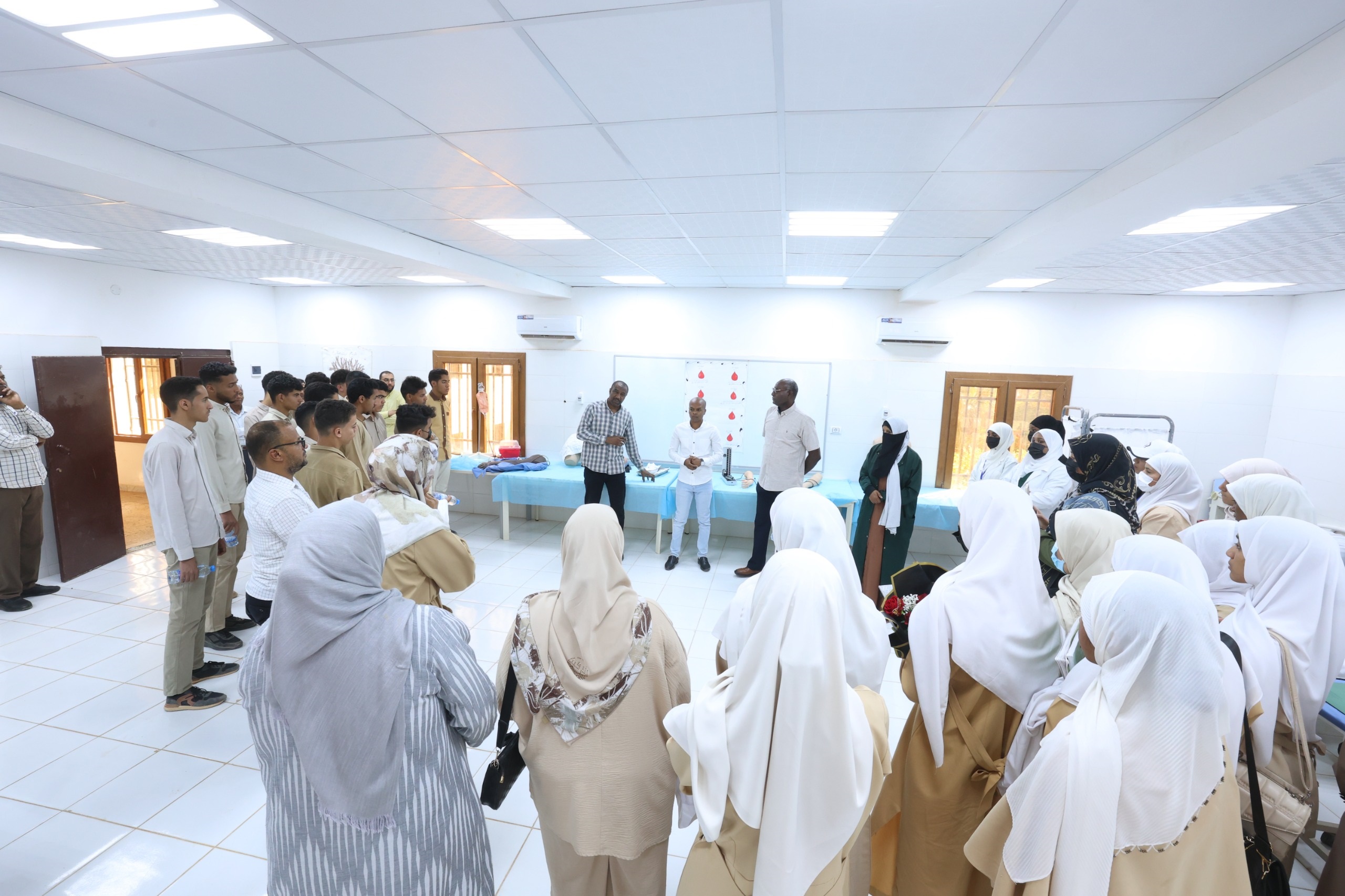 زيارة مدرسة تمنهنت للتعليم الثانوي إلى كلية التمريض.