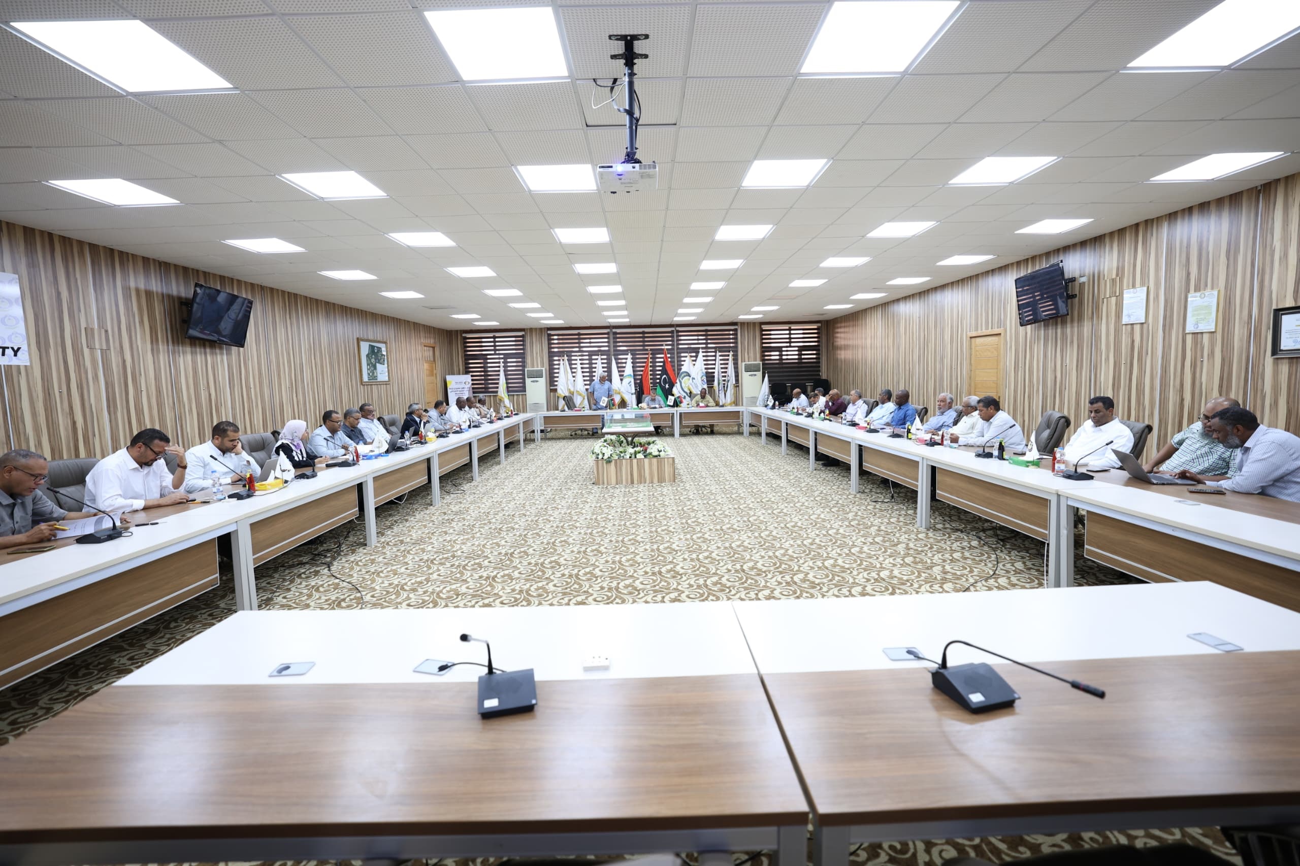 مجلس الجامعة يعقد اجتماعه الاعتيادي الخامس للعام الجاري (2025م).