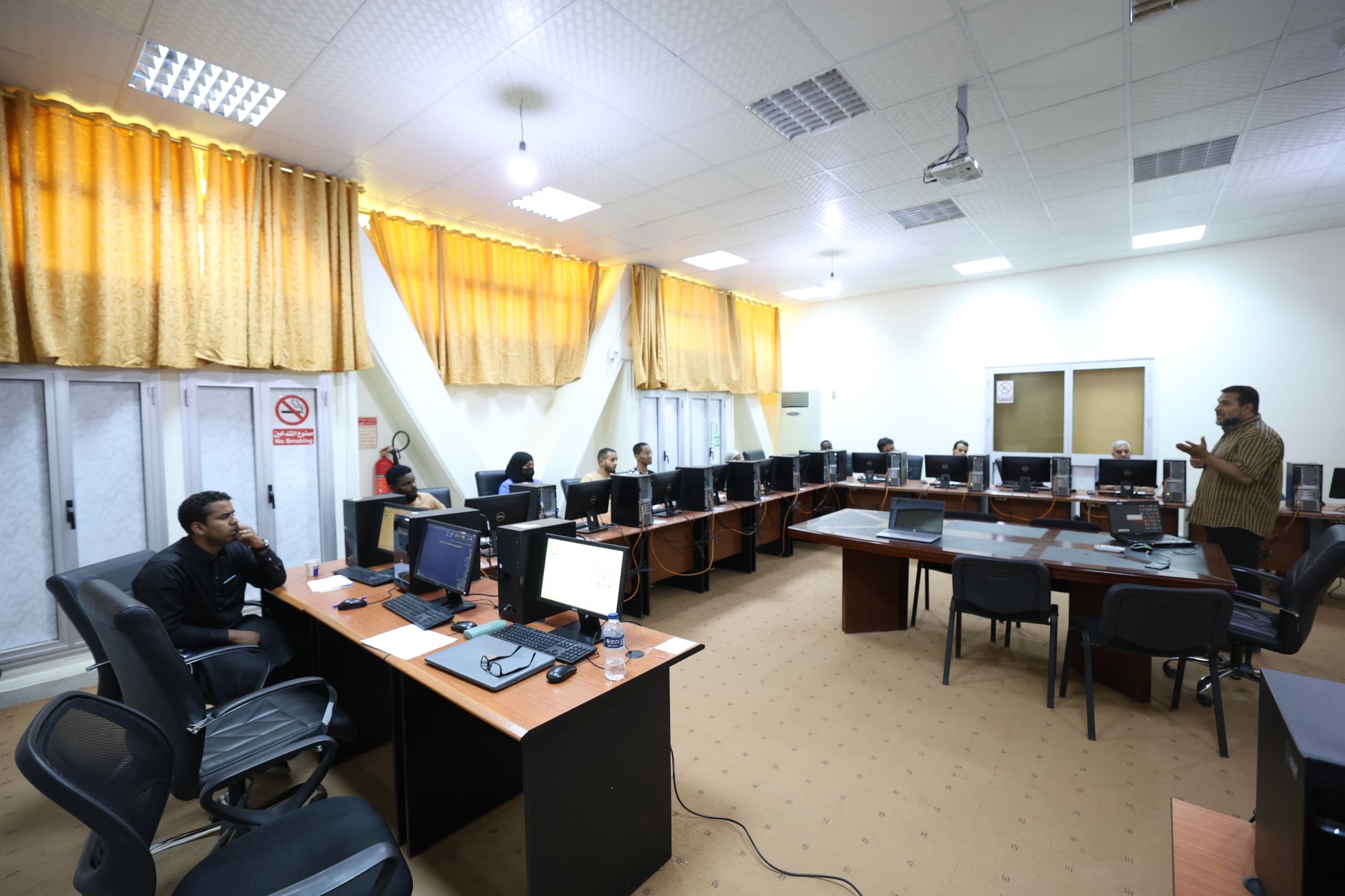 مركز التدريب والتطوير بالجامعة ينفذ دورة تدريبية.