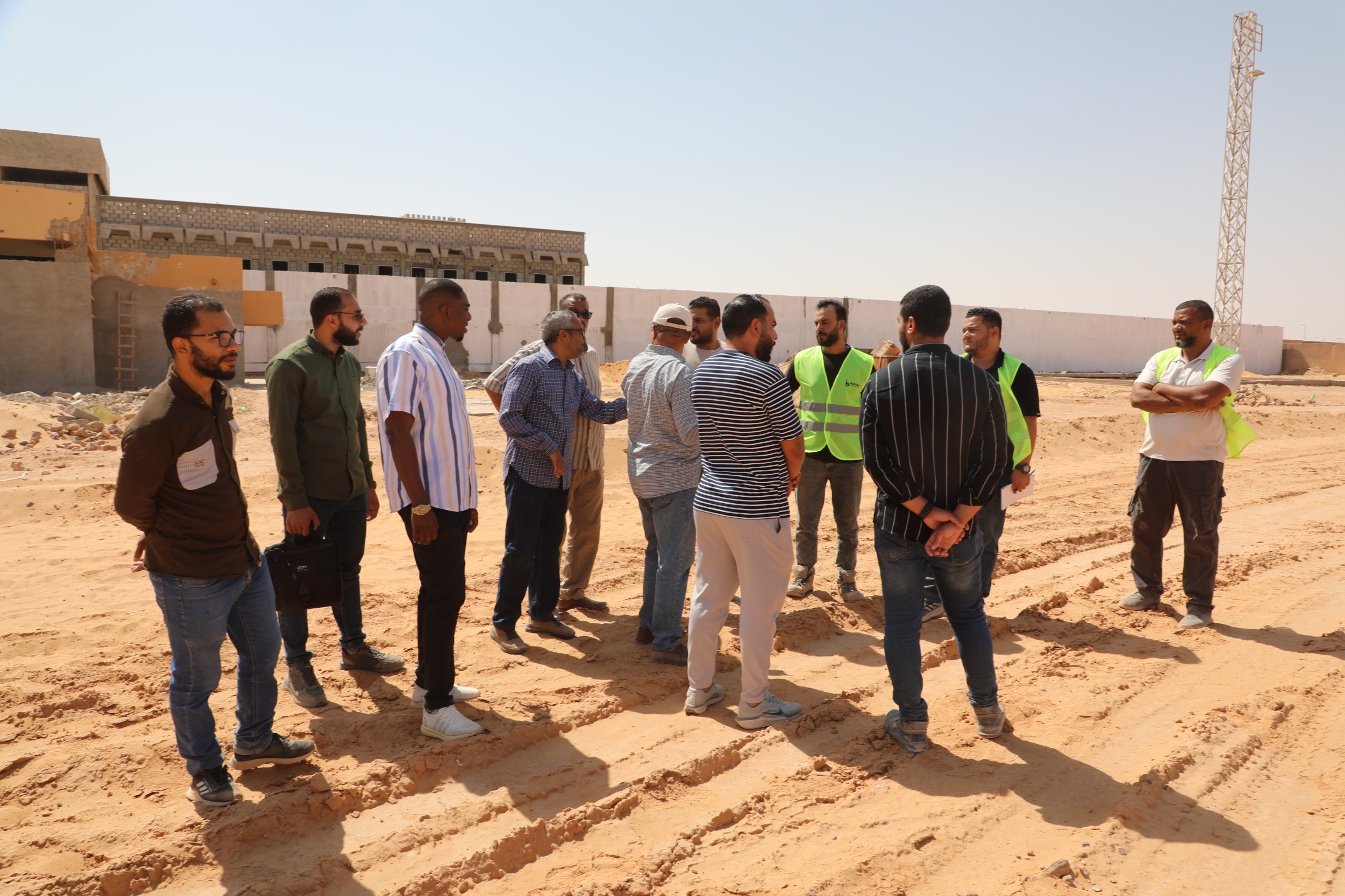 اللجنة المكلفة من رئاسة الجامعة ترافق لجنة الإعمار المسؤولة عن صيانة بعض مرافق الجامعة في جولة تفقدية.