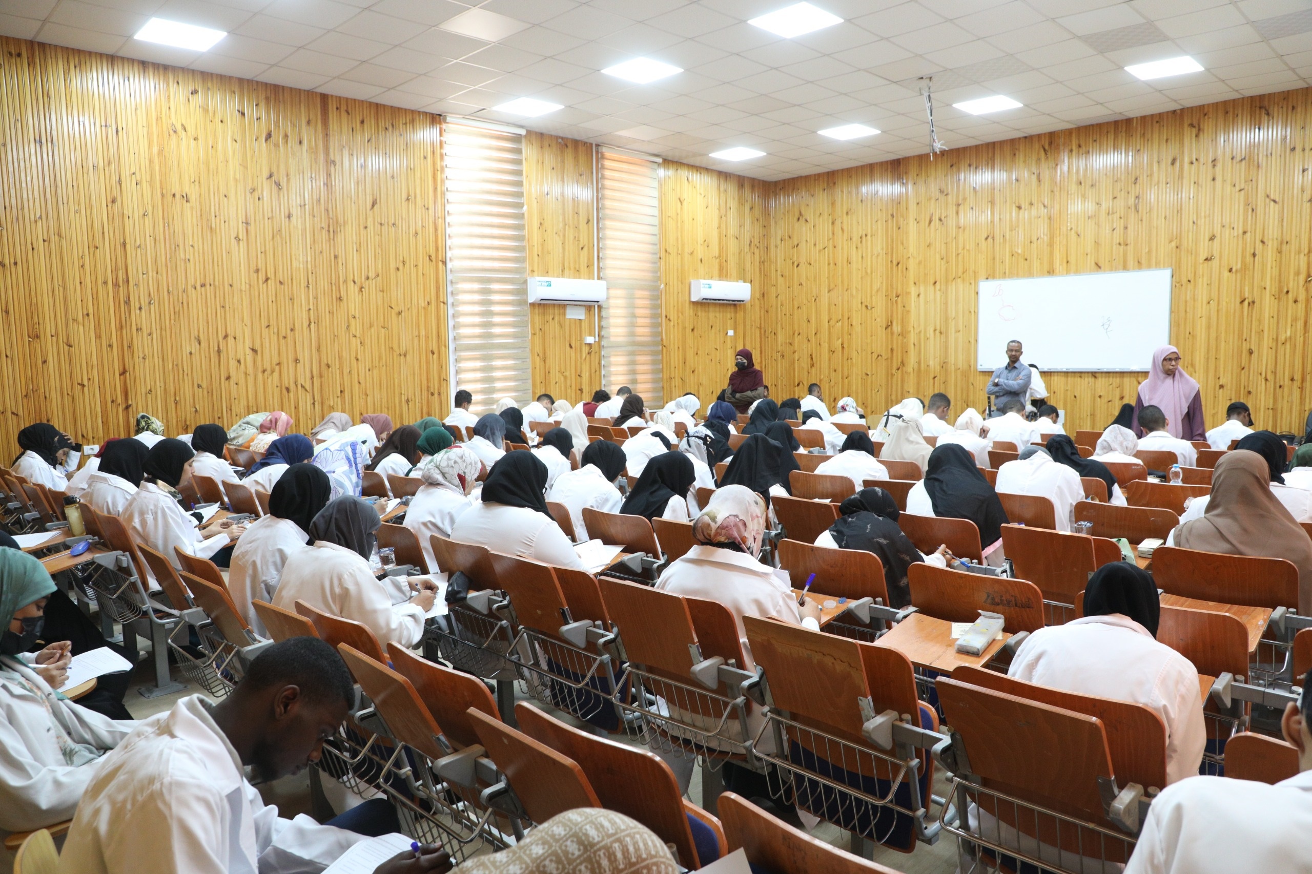 انطلاق الامتحانات النهائية بكلية الطب البشري.