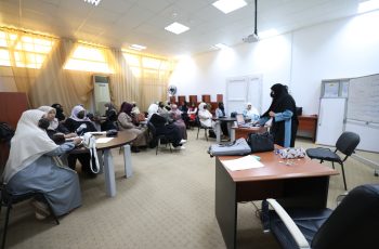 مركز التدريب والتطوير ينفذ ورشة عمل تدريبية بعنوان (مهارات تنظيم وإدارة العمل).