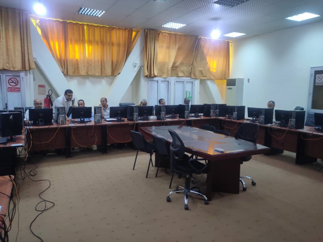 مركز التدريب والتطوير يشرع في تنفيذ دورة تدريبية في نظم المعلومات الجغرافية.