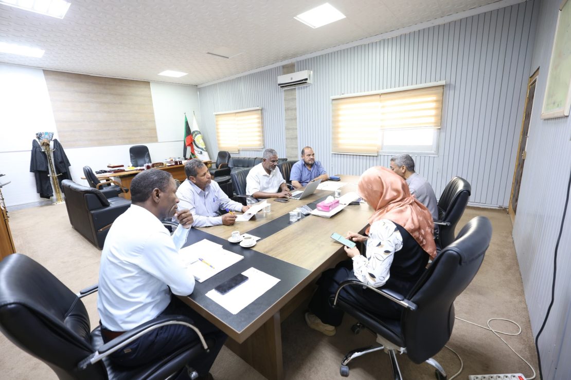 لجنة مراجعة الخطة الإستراتيجية بالجامعة تعقد اجتماعها الاعتيادي للعام الجاري (2025م).