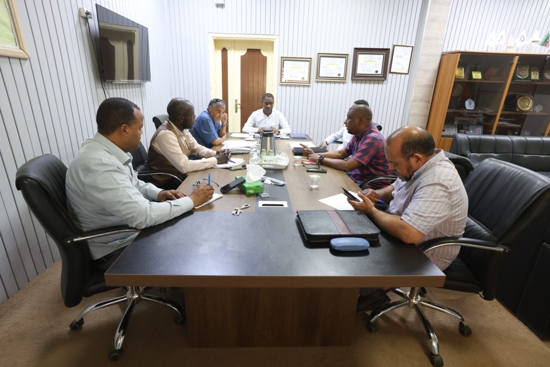 مركز خدمة وتنمية المجتمع والبيئة يعقد اجتماعه الاعتيادي للعام الجاري (2025م).