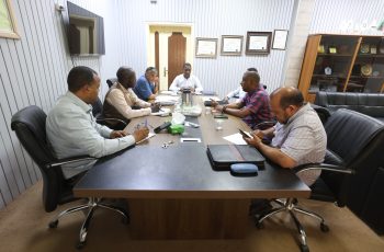 مركز خدمة وتنمية المجتمع والبيئة يعقد اجتماعه الاعتيادي للعام الجاري (2025م).