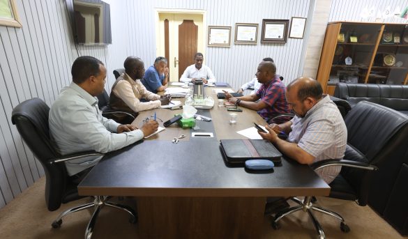 مركز خدمة وتنمية المجتمع والبيئة يعقد اجتماعه الاعتيادي للعام الجاري (2025م).