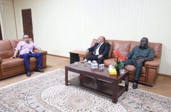 جامعة سبها ومركز الدراسات الجيومورفولوجية يبحثان تعزيز التعاون العلمي بينهما.