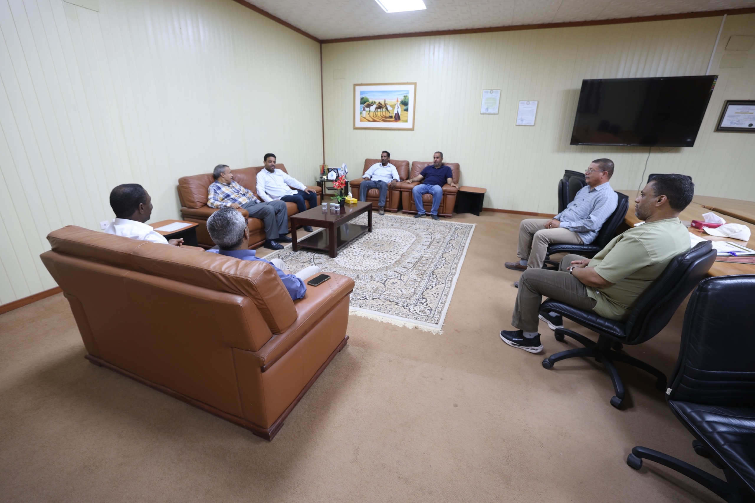 المدير العام لشركة ليبيا نفط، رفقة مدير مكتب ليبيا نفط بالمنطقة الجنوبية يزوران معا جامعة سبها.