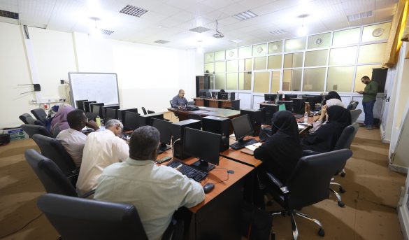 في اطار بناء القدرات للباحثين بالجامعة أقيمت صباح يومي الاحد والاثنين بمركز التدريب والتطوير ورشة العمل التدريبية بعنوان:أدوات الذكاء الاصطناعي في خدمة البحث العلمي .