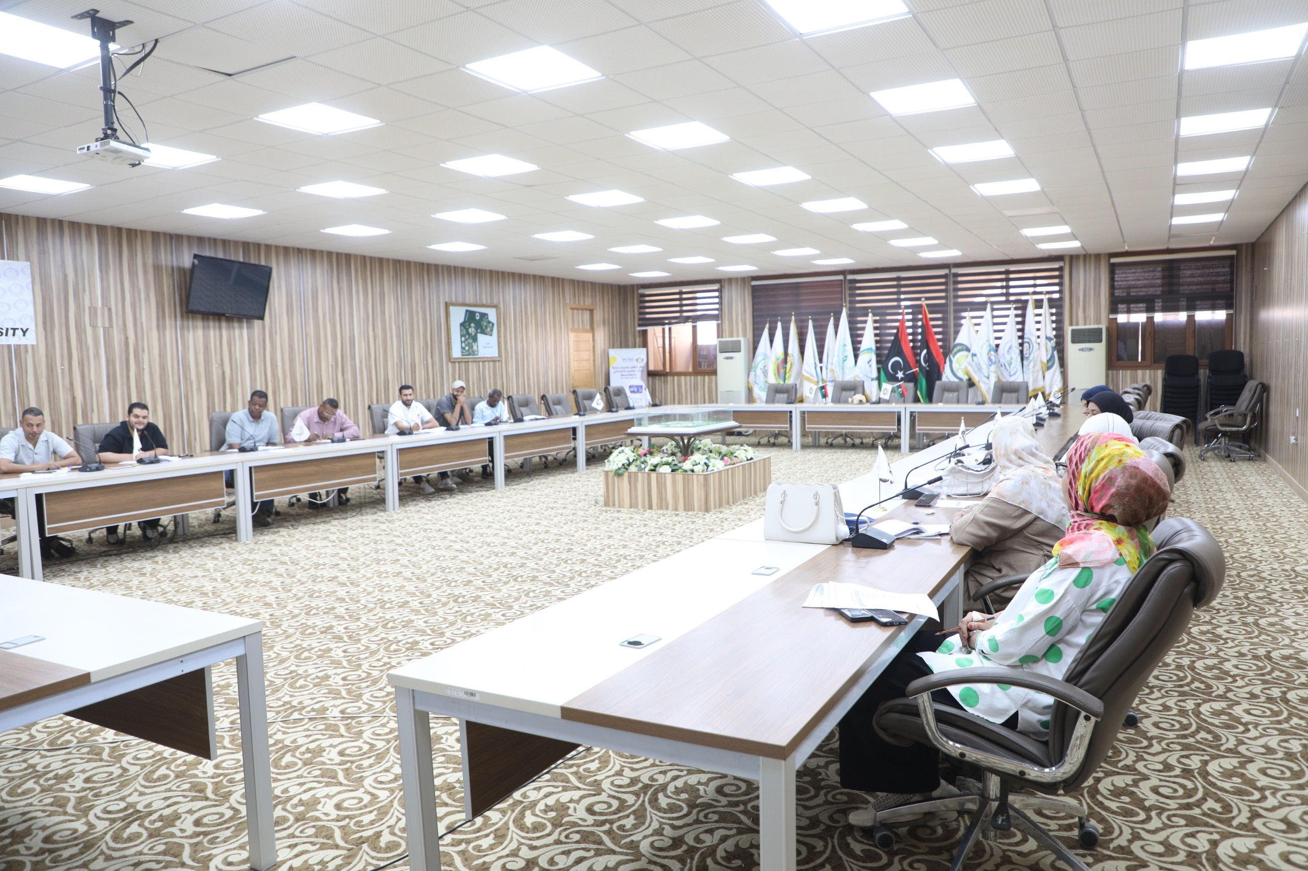 اجتماع ختامي لمكتب التخطيط والمتابعة مع مندوبي الكليات والإدارات بالجامعة.