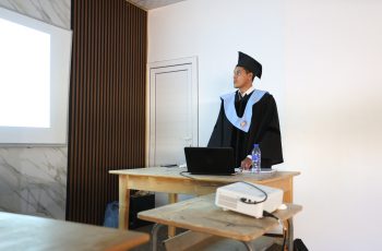 مناقشة رسالة ماجستير في قسم هندسة الطاقات المتجددة بكلية الهندسة.