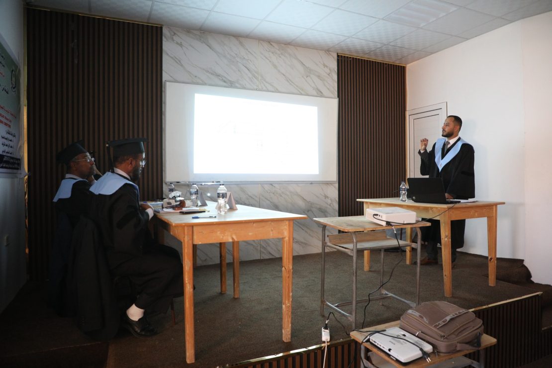 مناقشة رسالة ماجستير في قسم هندسة الطاقات المتجددة بكلية الهندسة.