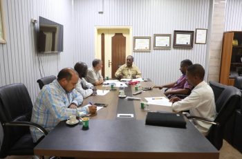 مركز خدمة وتنمية المجتمع والبيئة بالجامعة يعقد اجتماعه الاعتيادي للعام (2025م).