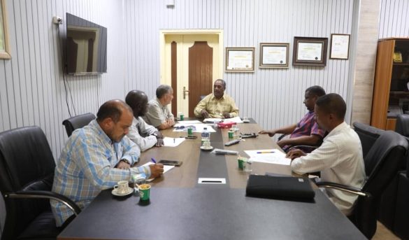 مركز خدمة وتنمية المجتمع والبيئة بالجامعة يعقد اجتماعه الاعتيادي للعام (2025م).