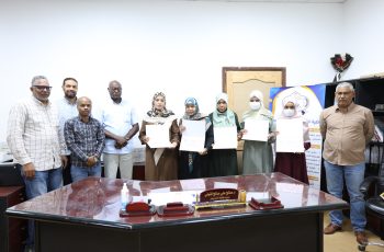 كلية التمريض تكرم عددا من الموظفات التابعات لقسم الدراسة والامتحانات.