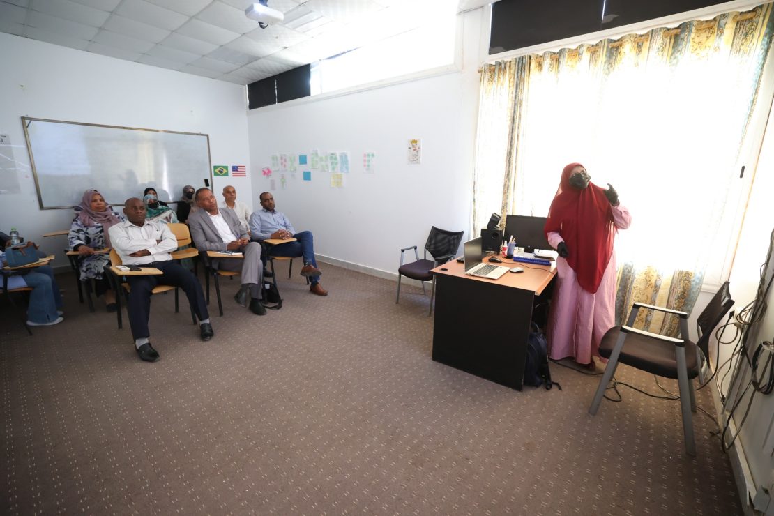 مناقشة رسالة ماجستير في قسم الكيمياء بكلية العلوم.