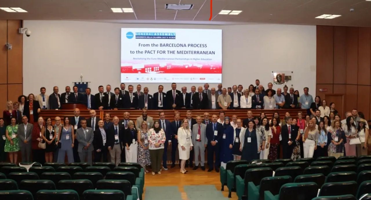 جامعة سبها تشارك في الاجتماع السنوي للجمعية العمومية لاتحاد الجامعات المتوسطية بمدينة كالابريا الإيطالية