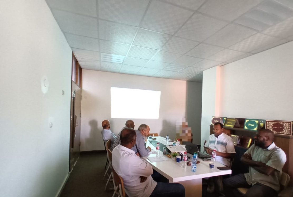 مجلس كلية التجارة والعلوم السياسية يعقد اجتماعه الاعتيادي السادس للعام (2025م).