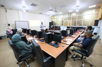 مركز التدريب والتطوير ينفذ ورشة عمل تدريبية في مهارات وأدوات البحث العلمي.