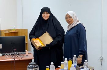 مركز التدريب والتطوير يختتم دورة تدريبية بعنوان "أخلاقيات المهنة".